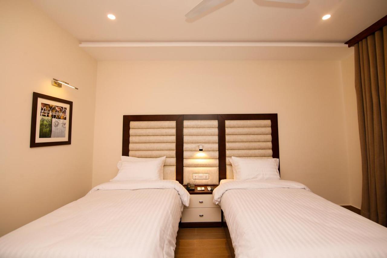 Hotel One Rahim Yar Khan Club Road Esterno foto