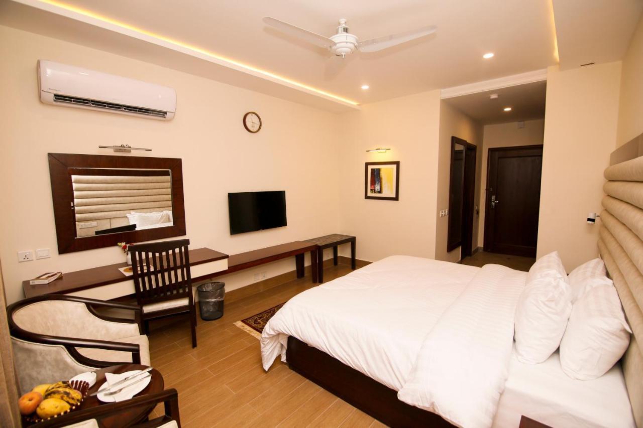 Hotel One Rahim Yar Khan Club Road Esterno foto