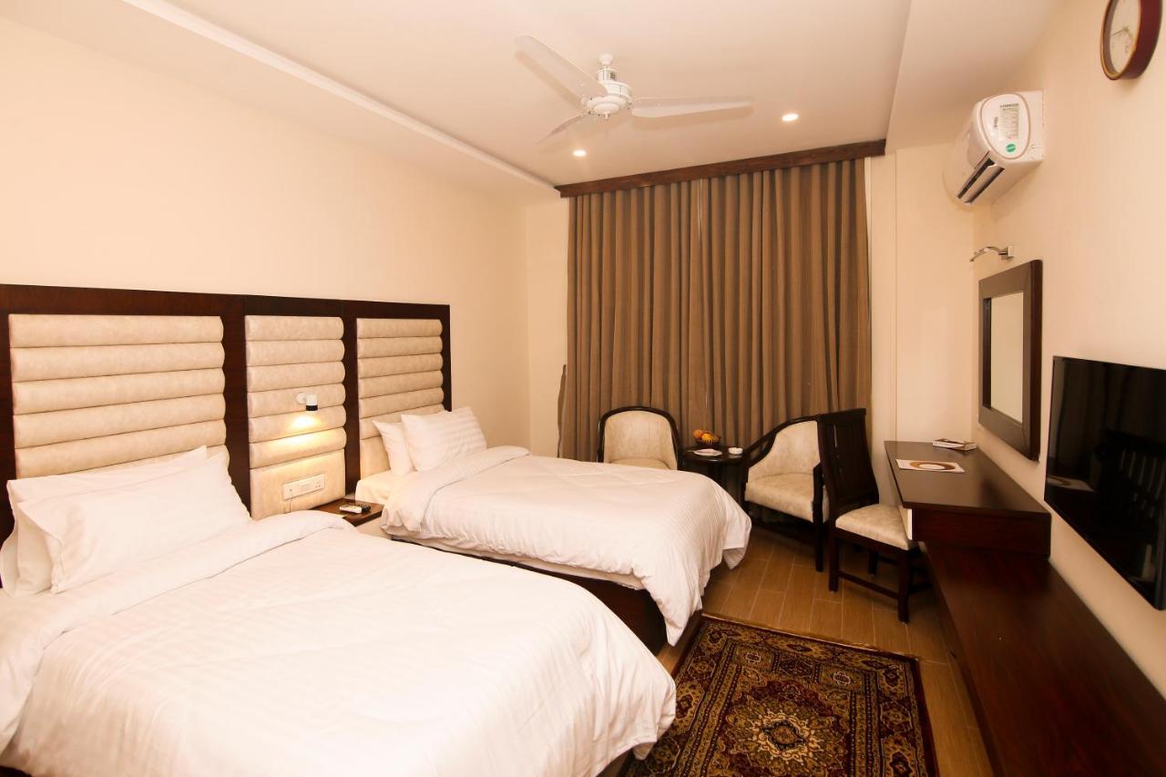 Hotel One Rahim Yar Khan Club Road Esterno foto